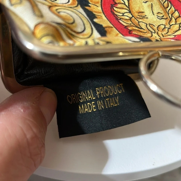 VERSACE VINTAGE UNISEX SUNGLASSES WITH CASE - Picture 16 of 17